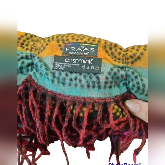 V. FRAAS Ruffled Scarf - Picture 3 of 3